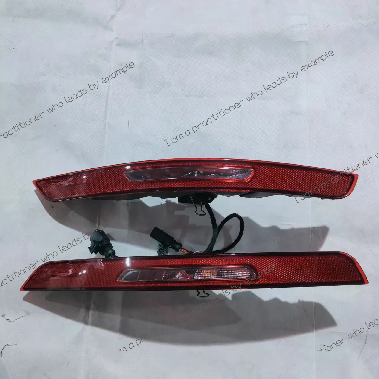 

Для Porsche Maca 95B945725JMACAN задний фонарь задней планки