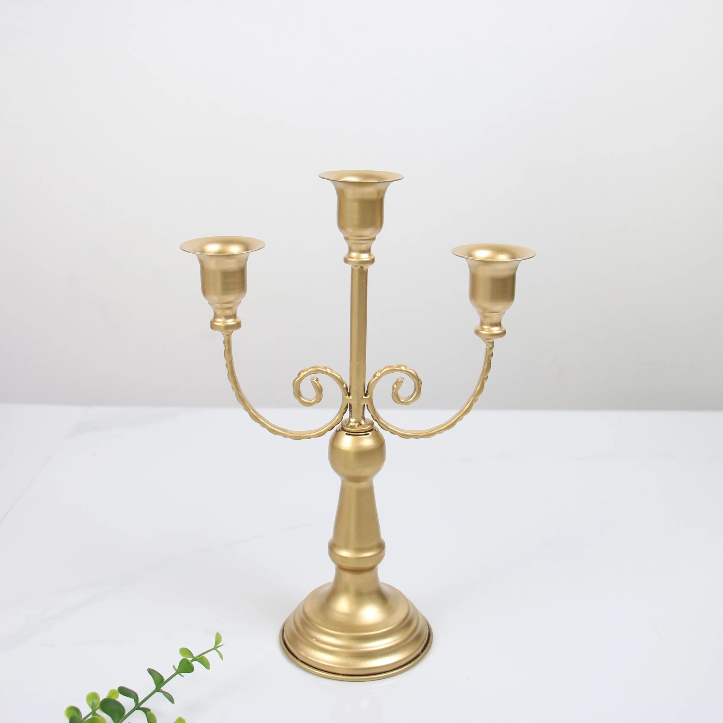 European style golden candlestick wedding Valentine\'s Day table props Christmas decoration candle cup iron candle holder