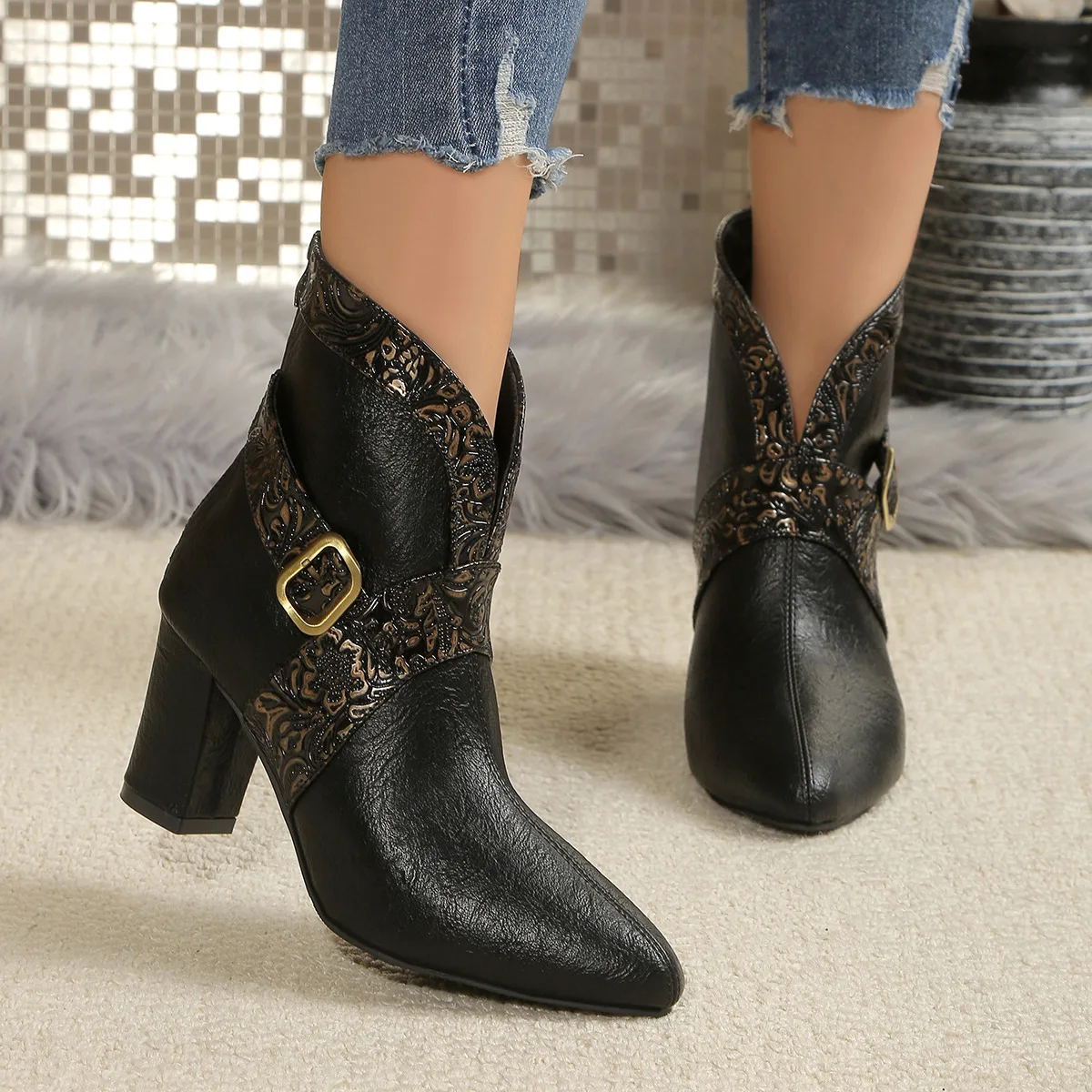 Women's retro plus size stock leather boots 2026 winter new item, back zipper square heel women's short leather boots