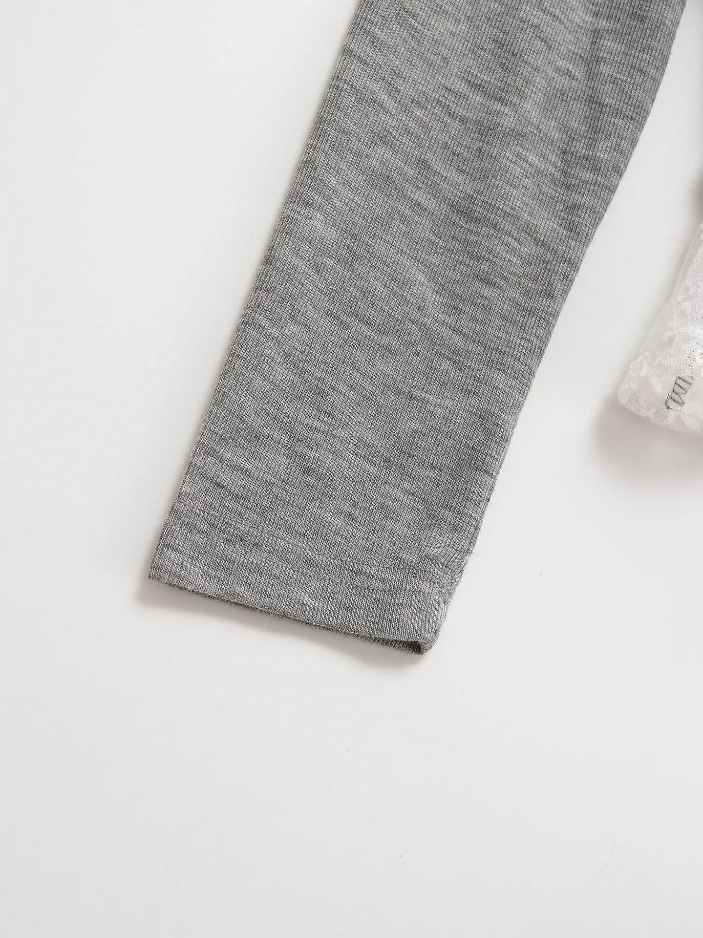 2025 primavera e autunno nuovo stile europeo e americano falso in due pezzi cuciture in pizzo pieghettato leggero stile maturo T-shirt