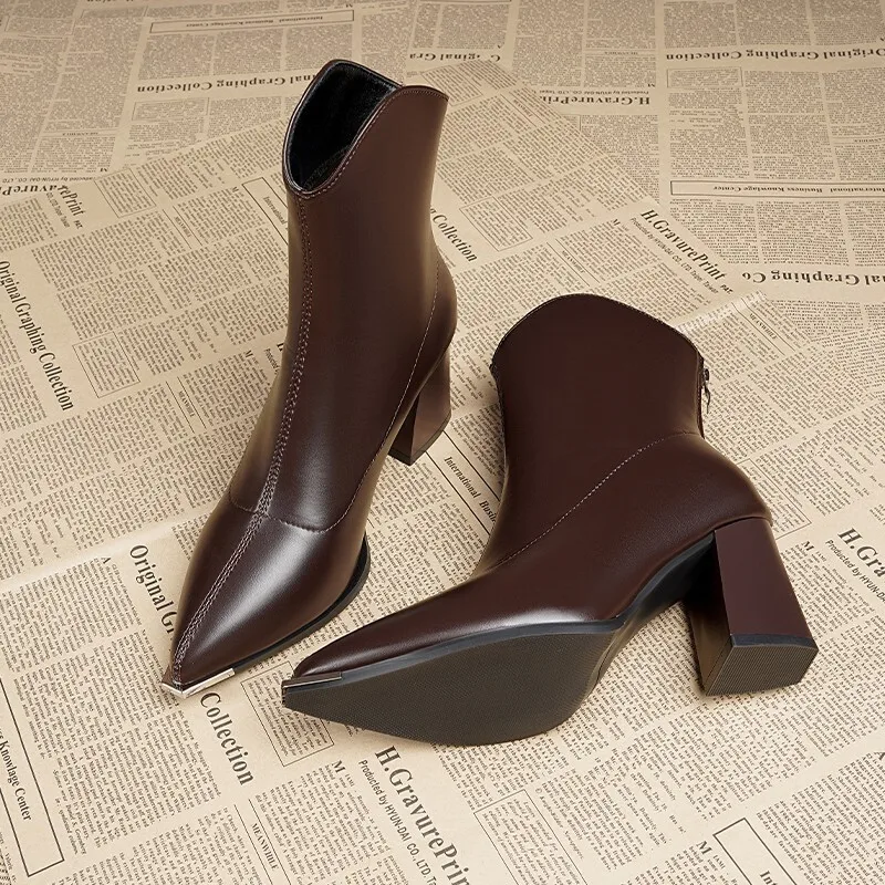 

2025 Viral Women's Pointed Toe Block Heel Ankle Boots High-End Short Boots for Petite Stylish Heels for Autumn Winter