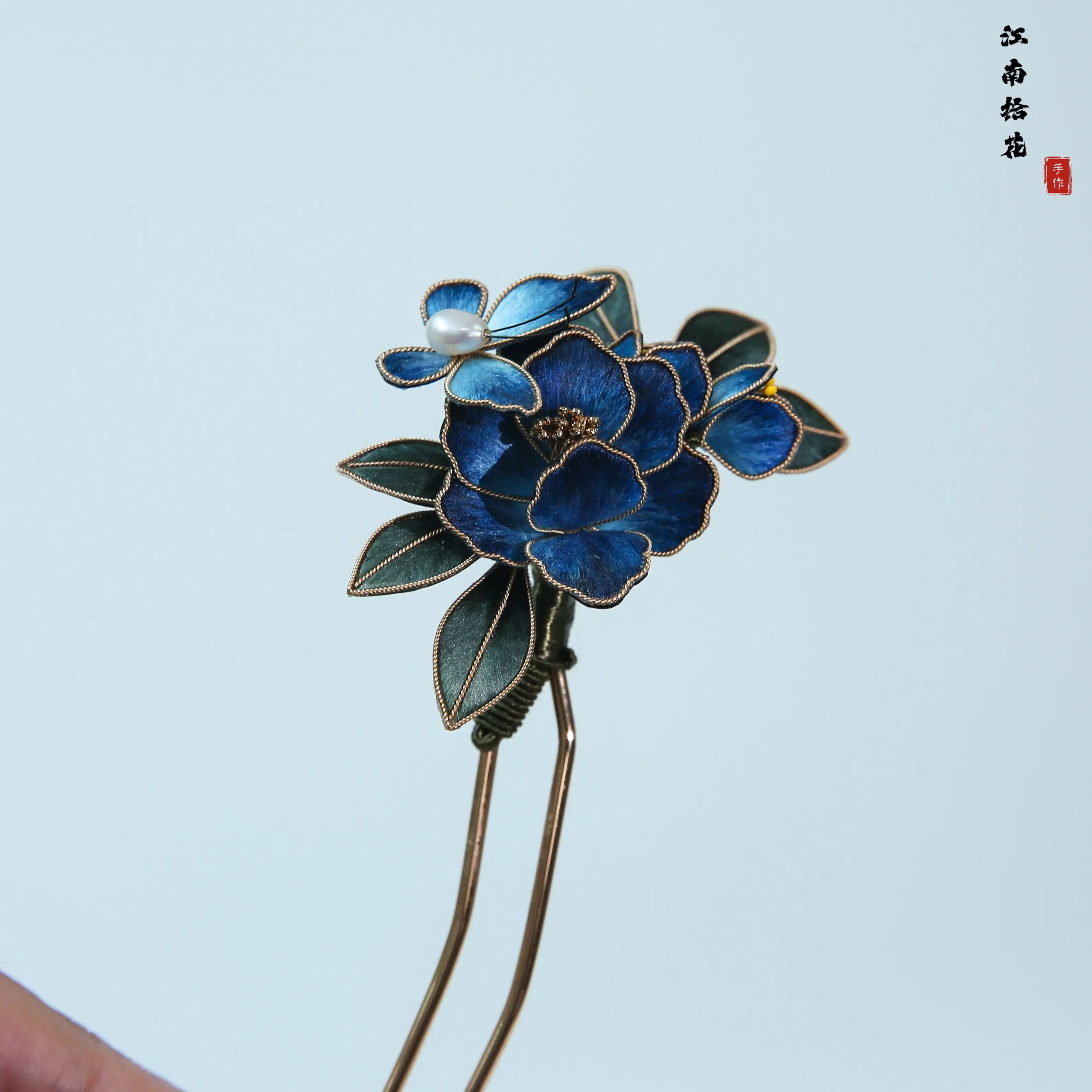 Handmade Intangible Heritage Velvet Hairpin, Imitation Kingfisher Filigree Hair Ornament, Exquisite New Chinese Xiuhe Headpiece