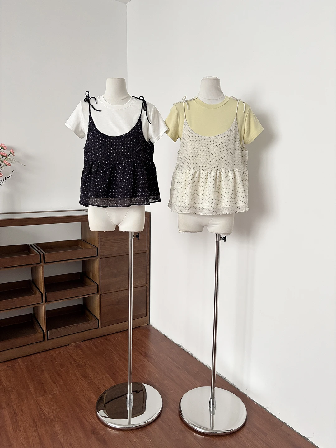 

Spring Summer 2026 Polka Dot Halter Neck Tank Top Short Sleeve Pure Color Simple Design Women's T-Shirt Fashion Set Ensemble