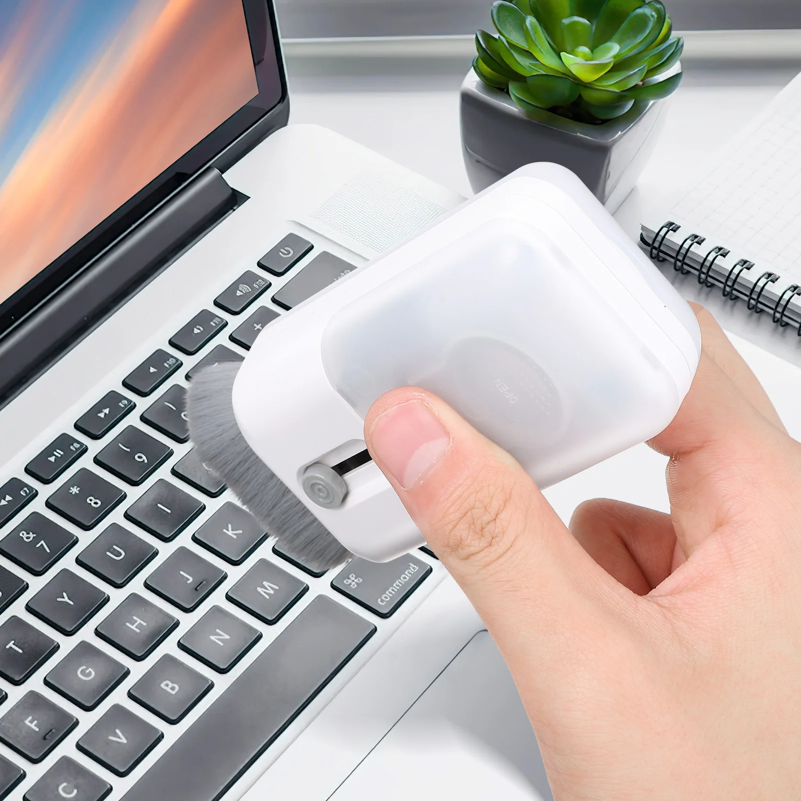 

2Sets Electronic Cleaning Set Includes Cleaning Pen Wipers Spray Bottle Key Cap Puller for Cell Phones Computers