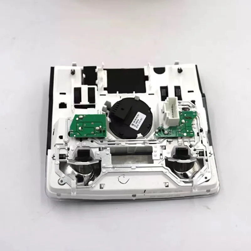 Nowy 1K0 947 105 E Chromowany przełącznik świateł do czytania szyberdachu do VW Beetle Golf Jetta MK5 MK6 Passat CC Tiguan Skoda Seat — zdjęcie 4