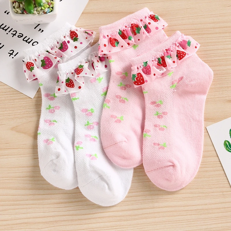 

2024-05-16 Lioraitiin Kids Girls Sweet Lace Ruffle Socks Strawberry Print Eyelet Ankle Socks Breathable Socks for Summer