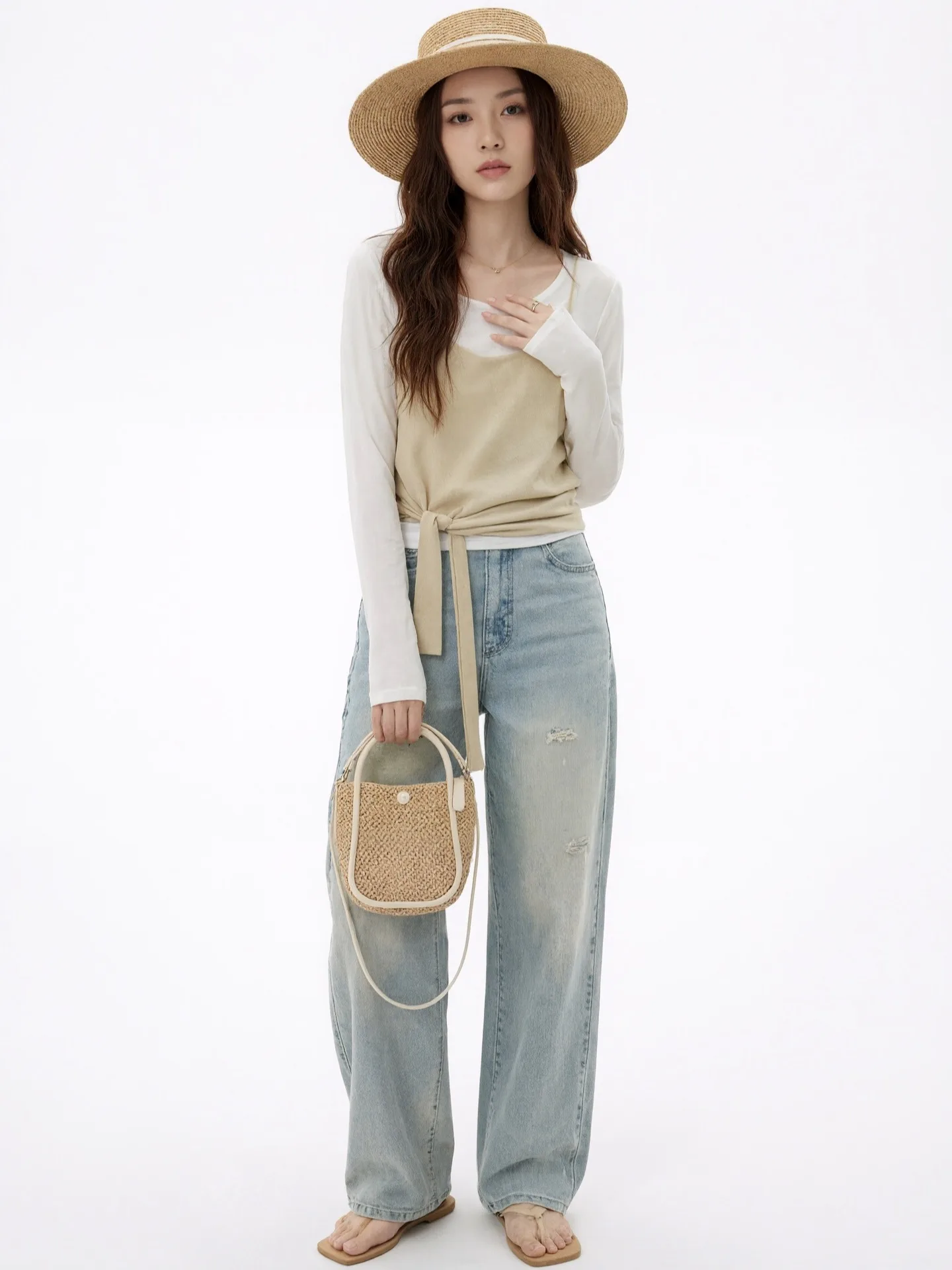 

Повседневный комплект из укороченного топа и футболки в стиле кэжуал: комфорт и стиль для ленивого отдыха.