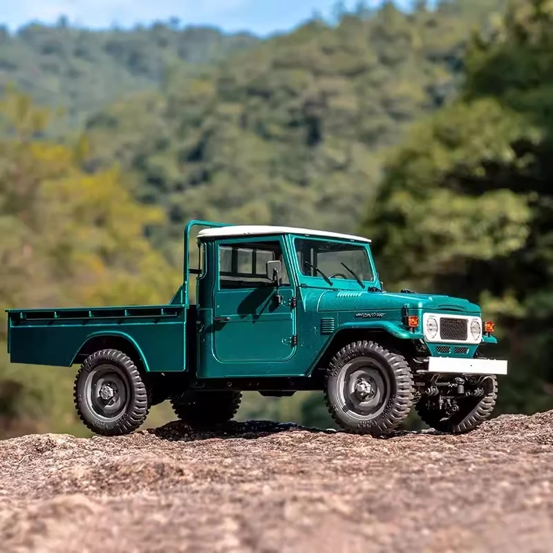 1:12 FJ45 RC Pickup Truck Off-Road Climbing Vehicle with Lighting Effects USB Rechargeable RTR All-Terrain Remote Control Toy