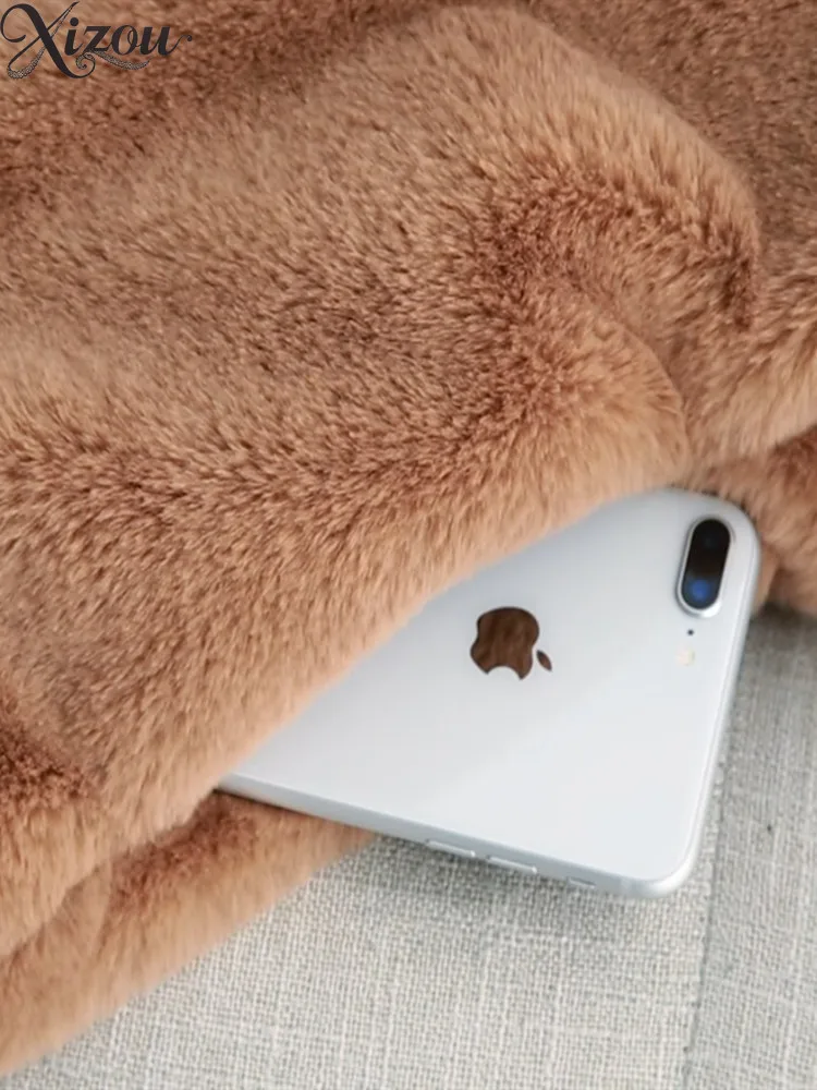 فتاة أفخم المعاطف الدافئة للنساء 2025 الخريف الشتاء طالب لطيف سميكة فو الفراء معطف أزياء السيدات سترة قطن