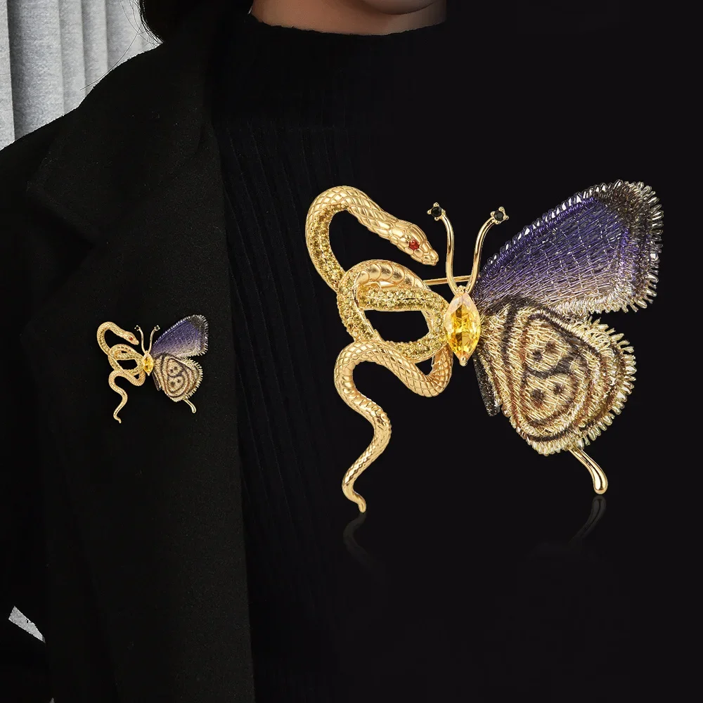 

998Chinese-style zodiac snake and butterfly brooch for women, a niche hand-embroidered sweater with a sense of design