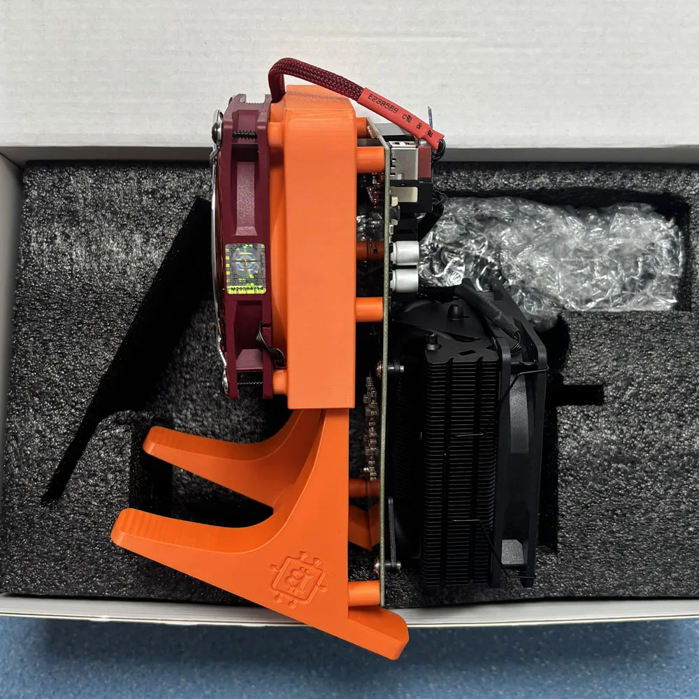 NerdQaxe ++ 4.8T-5TH/S 80 وات مع PSU 2 Fans BTC Solo Miner 4xBM1370 ASIC رقاقة مفتوحة المصدر Bitcoin Crypto Miner جهاز تعدين صامت #1