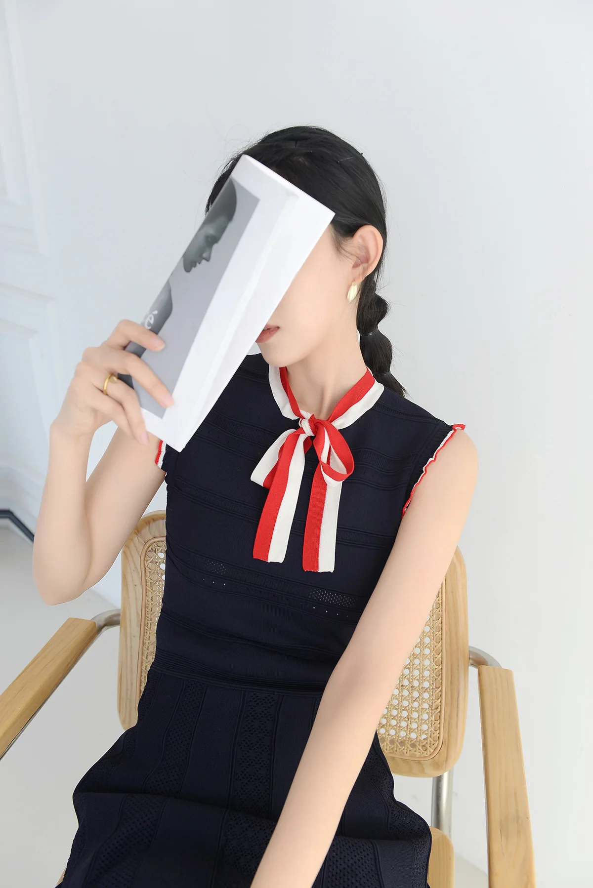 

Sleeveless Bow Slim Dress with Thin Belt Contrasting Color Knitted Skirt for Women Fashionable Waist 2025 Summer New Style