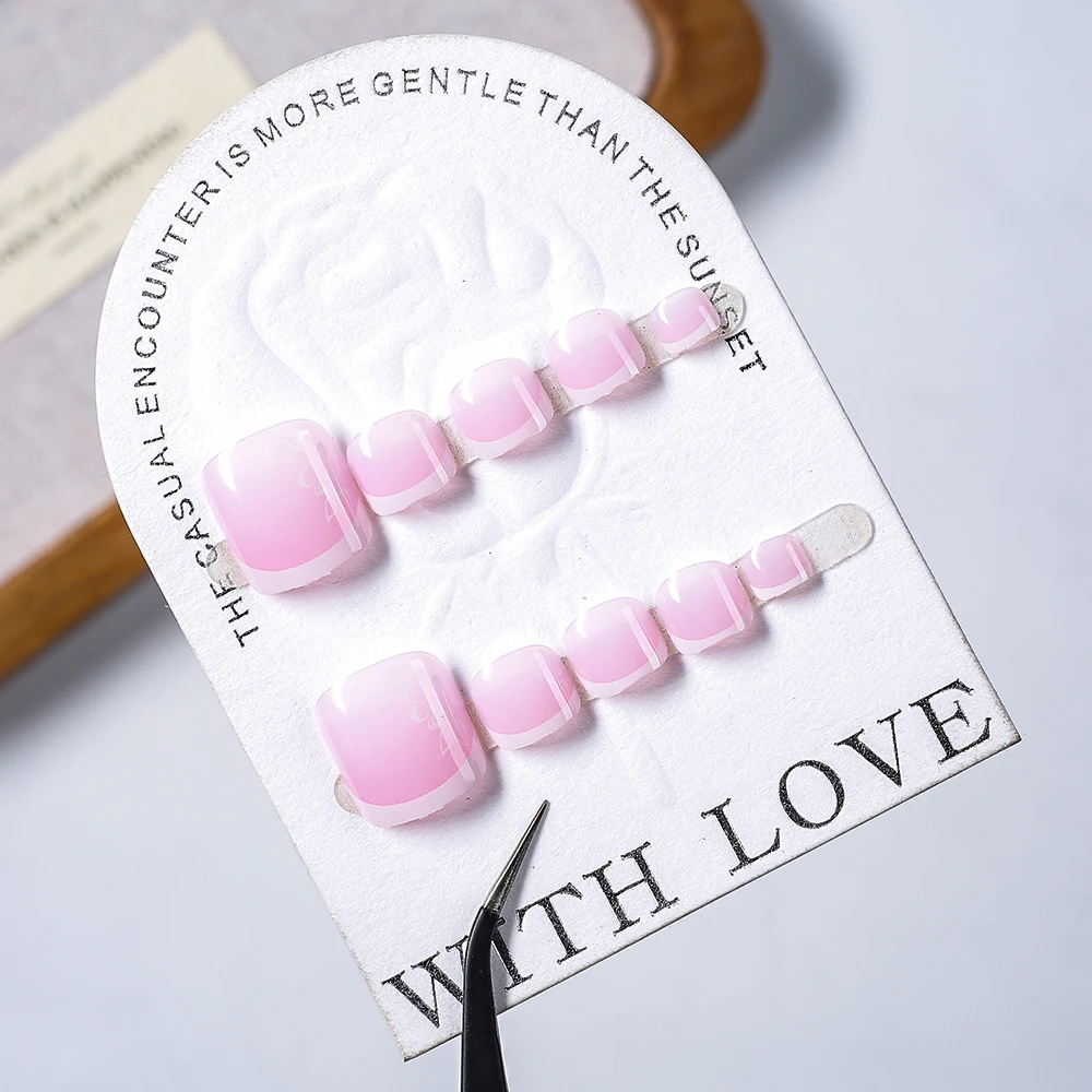 24 ชิ้นสีชมพูเล็บปลอมเล็บออกแบบดอกไม้ภาษาฝรั่งเศสคําสแควร์ปลอมเล็บเท้าเล็บเคล็ดลับประดิษฐ์กดบนเล็บเท้าสําหรับสตรี