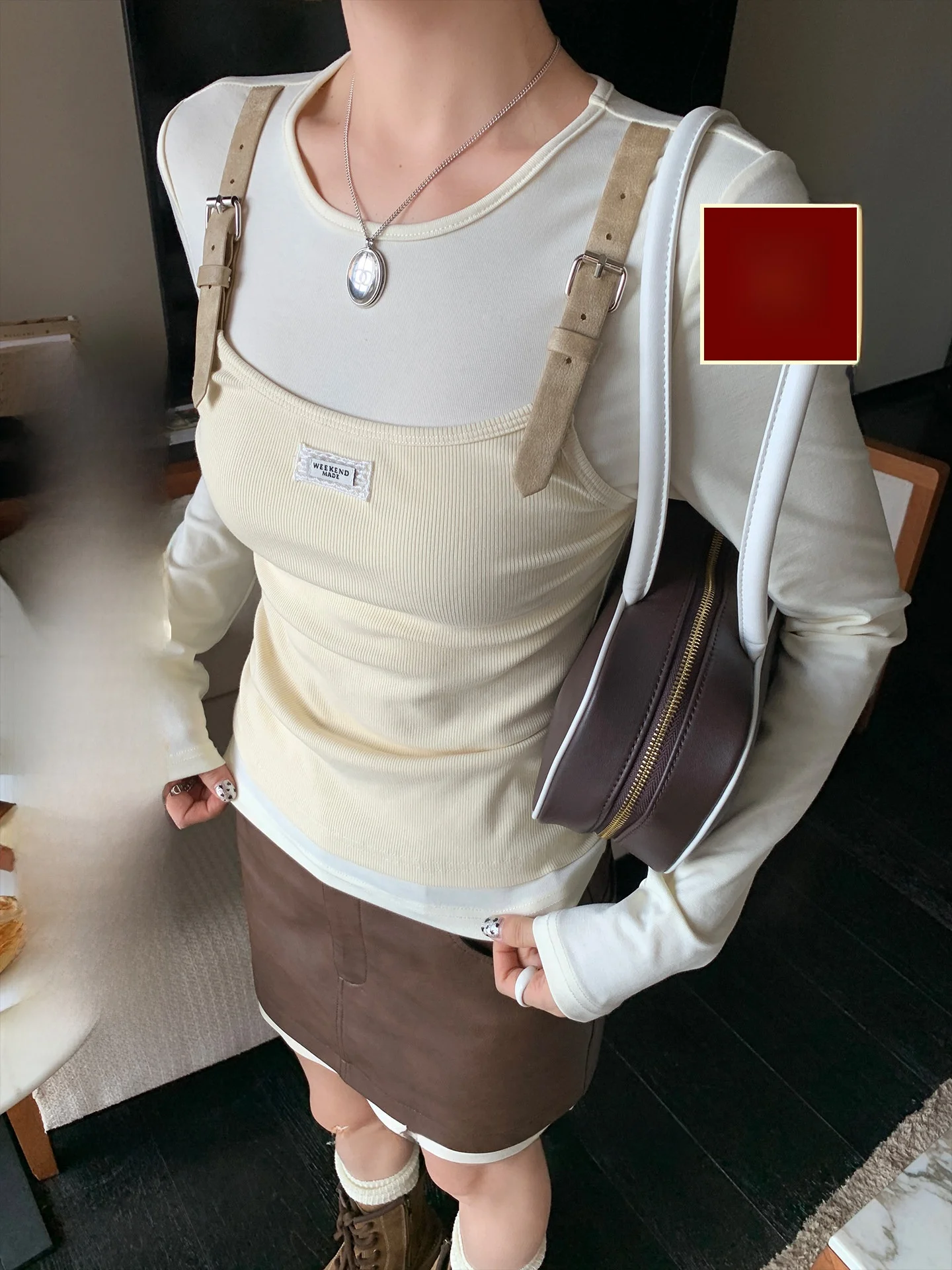 

Женская повседневная футболка LIONE Berlin Conicles Design Sensation горчично-желтого цвета с эффектом двухслойности, с поясом, длинными рукавами и эластичными вставками.