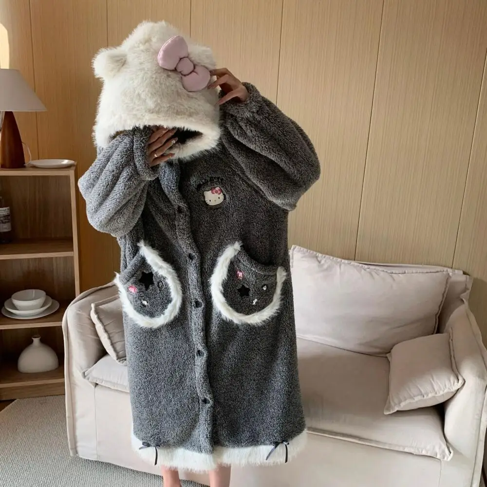 ชุดนอนผ้าพลัฌลายคิตตี้น่ารักสำหรับผู้หญิง ชุดนอนแขนยาวขายาวลายการ์ตูนซานริโอ ชุดนอนหนานุ่มสำหรับสาวๆ นักเรียน ชุดนอนฤดูหนาวให้ความอบอุ่น