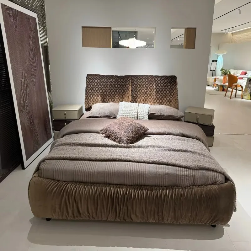 

Modern Luxury Velvet King Size Bed Solid Wood Frame For Apartment Hotel Project Factory Direct