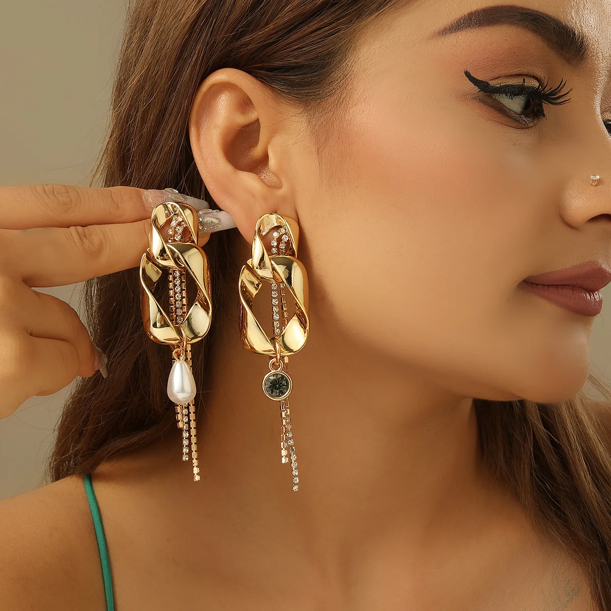 

Fashion Metal Irregular Geometric Exaggerated Earrings For Women Luxury Rhinestone Tassel Pendant Earrings Party Jewelry Gifts