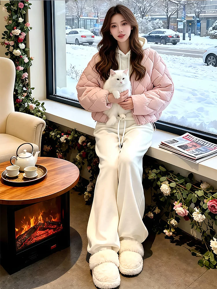 

Модный утепленный пуховик из хлопка для женщин: теплый зимний комплект с уникальным дизайном, повседневный стиль, брюки с высокой талией, дышащие.