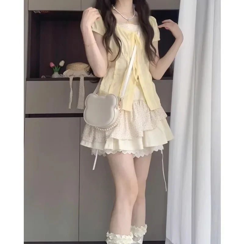

Women's Floral Print Shirt And Short Skirt Set Waist-Cinching Two-Piece Ensemble Sweet Sister Style Knee-Length Polyester Fiber