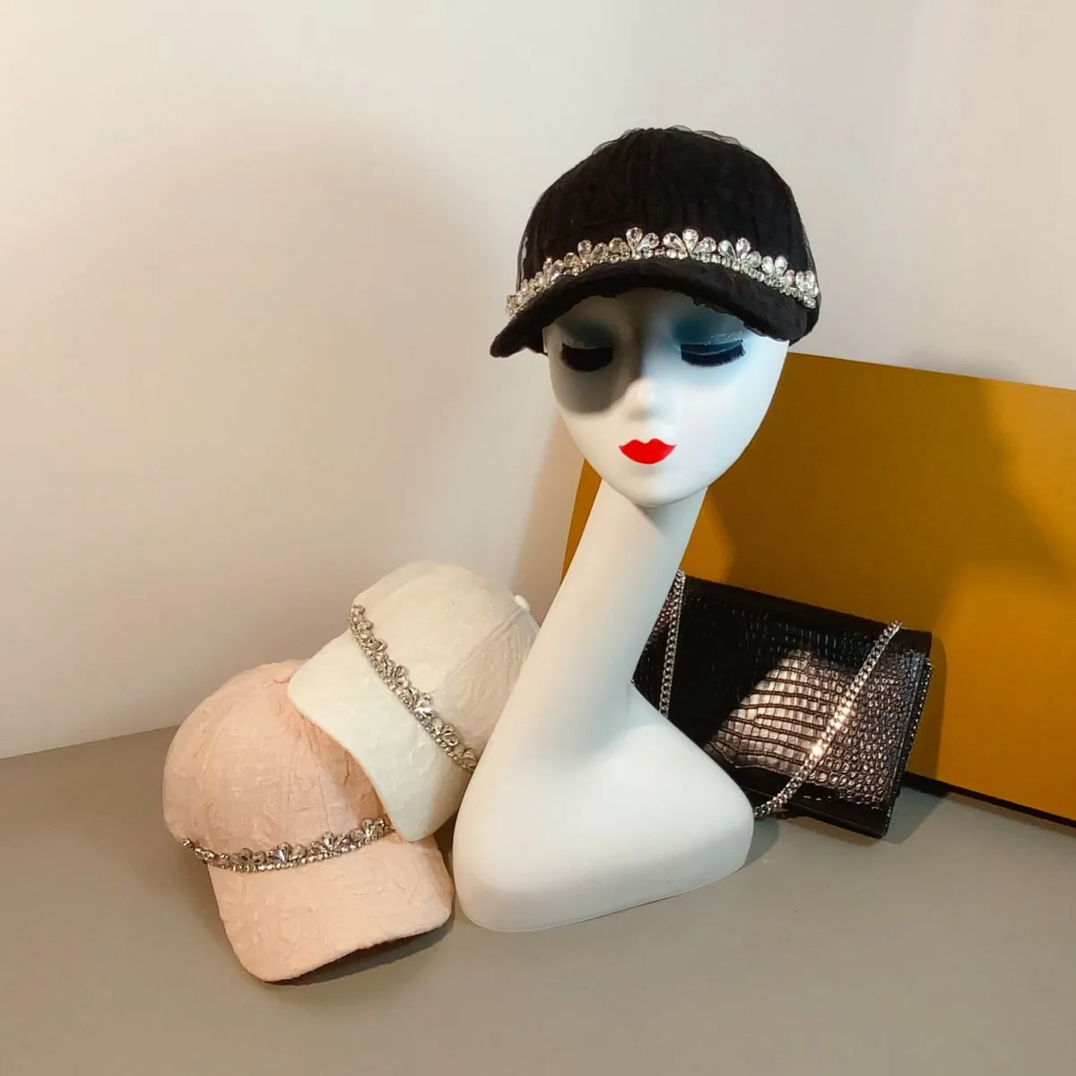 women's-lace-baseball-cap-with-sparkly-rhinestone-crystal-embellishment-elegant-stylish-casual-party-daily-headwear-for-fashion
