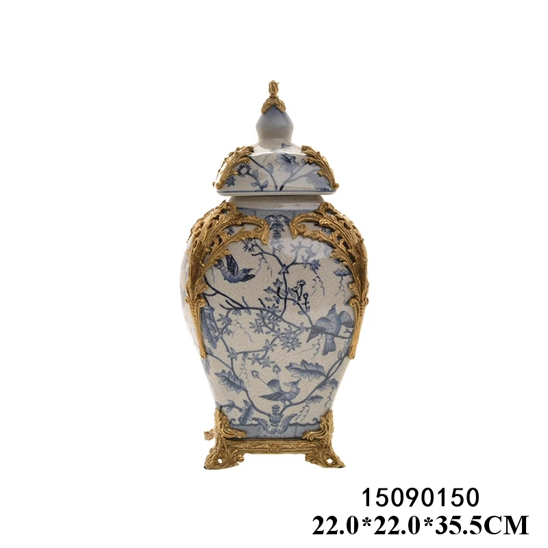 Ceramic blue-and-white bird lid jar ornaments with copper luxury villa club decorations