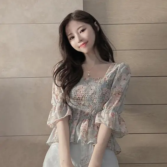 

Short-sleeved Waist-slimming Shirt Design Niche Ruffled Floral Chiffon Short Top