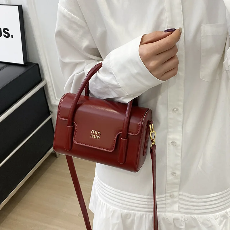 

Минималистичная винтажная сумка через плечо 2025 года, однотонная женская сумка через плечо, просторная пригородная сумка, нишевая сумка «день-ночь»