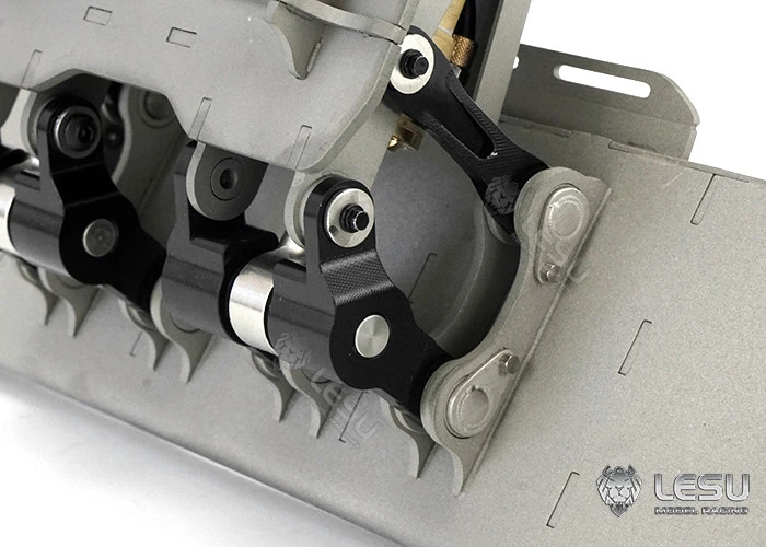 1/14 Modell eines Baumaschinen-Radbaggeres, LESU, aufgerüstet mit einer selbst zusammengebauten, vollständig aus Metall gefertigten Frontschaufel, RD-A0006. – Detail 10