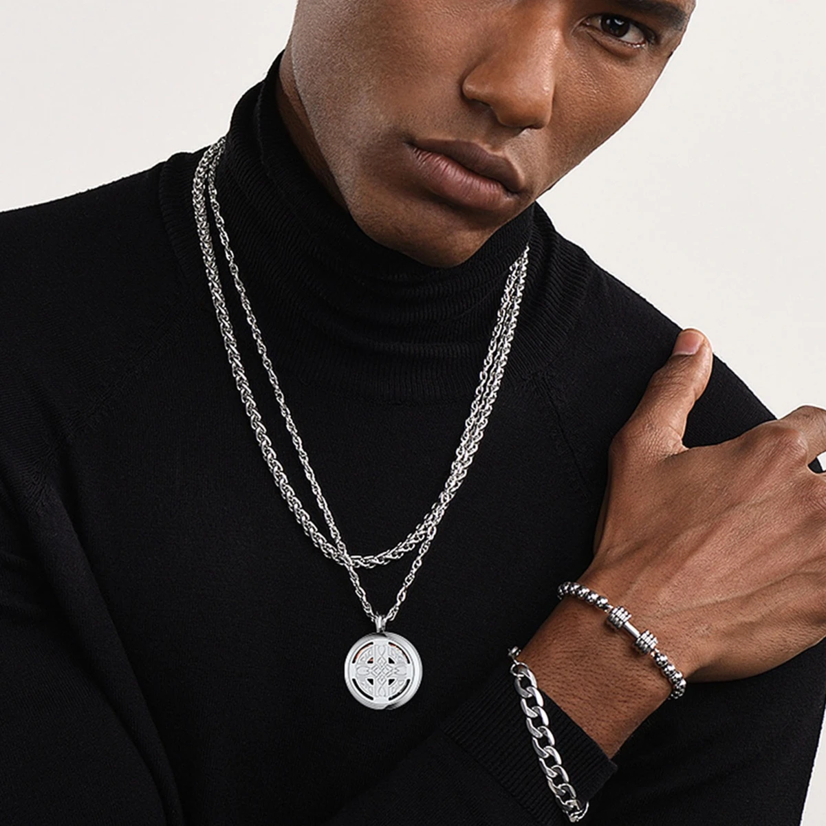 ChainsPro Stainless Steel 30mm Round Locket Necklaces Custom Photo Locket / Essential Oil Perfume Diffuser Unisex Jewelry Gift