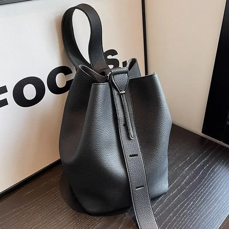 Tang Cool Large Capacity  Female New Fashion 100 Shoulder Crossbody Bag Popular Network Red Explosive Bucket Bag Tote  Purse