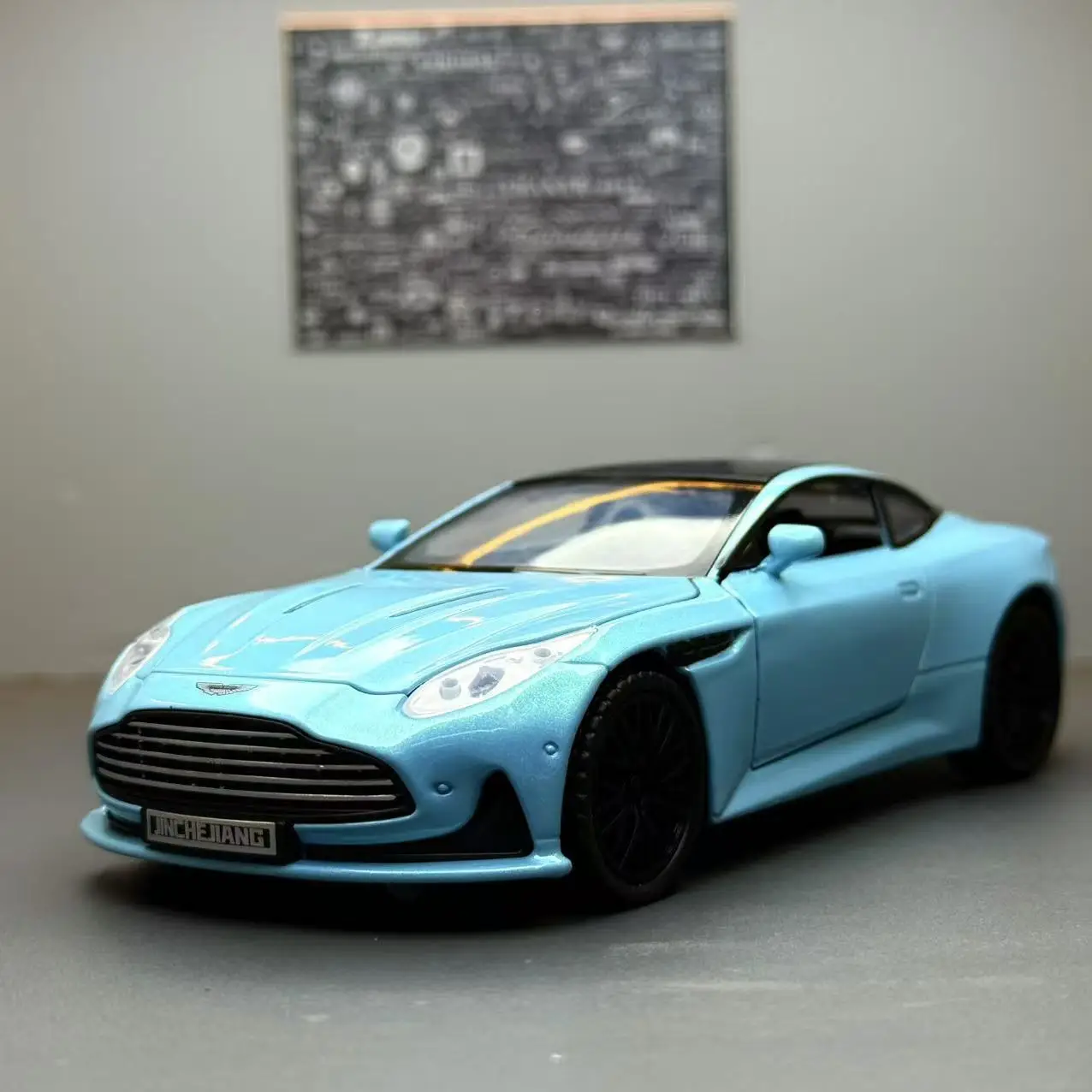 Boxed 1:32 Martin DB12 Alloy Car Model, Children's Toy Car With Sound and Lights, Holiday Gifts, Boys' Gaming Vehicle