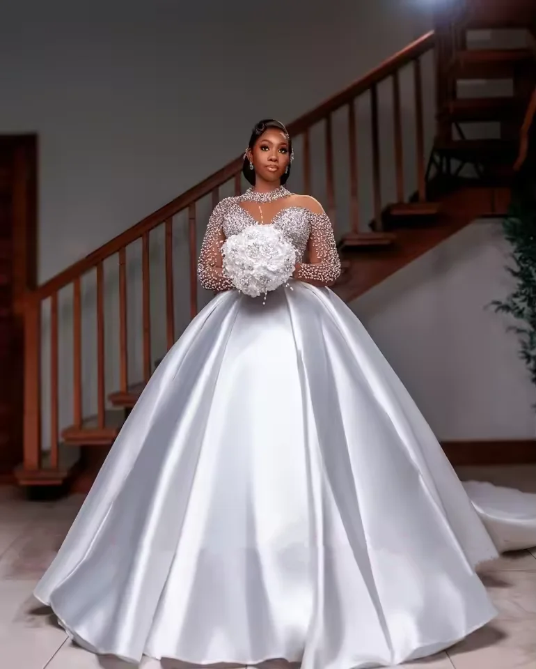 Africano elegante branco cetim vestido de casamento gola alta renda manga longa vestido de noiva luxo frisado a linha baile personalizado