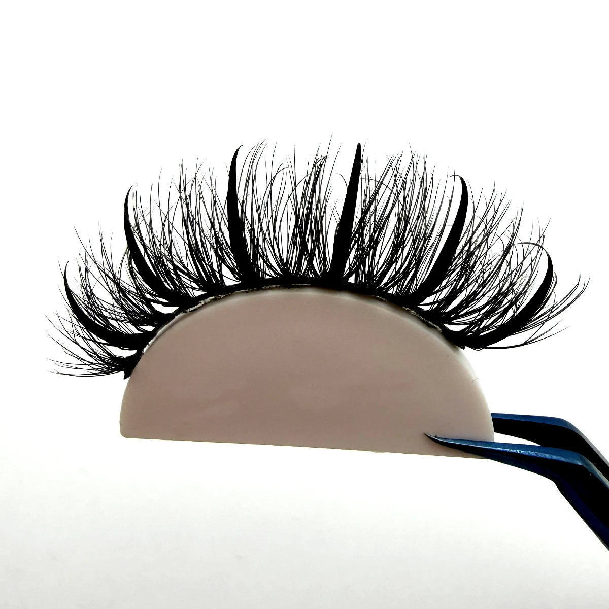 Neue 7 Paar Manga-Wimpern, natürliche Faux-Mink-Wimpern, spitz zulaufend, dicht, natürlich, volle Streifenwimpern, neue Make-up-Wimpern, flauschige Mink-Wimpern – Detail 6