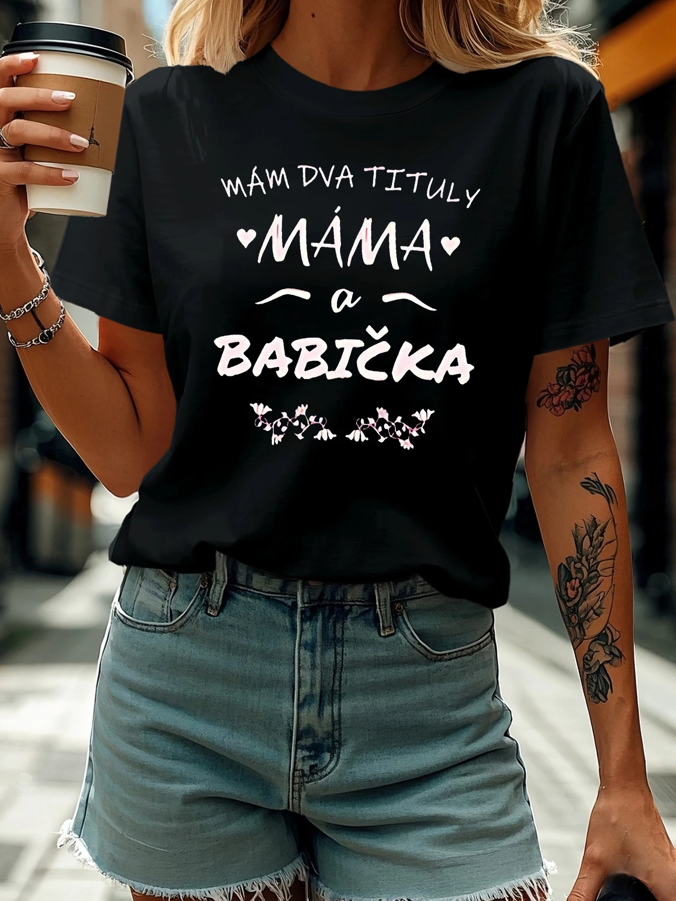 

Women's T-shirt Short Sleeve MÁM DVA TITULY MÁMA a BABIČKA Slovak Letter Print Crew Neck Casual Top For Summer & Spring