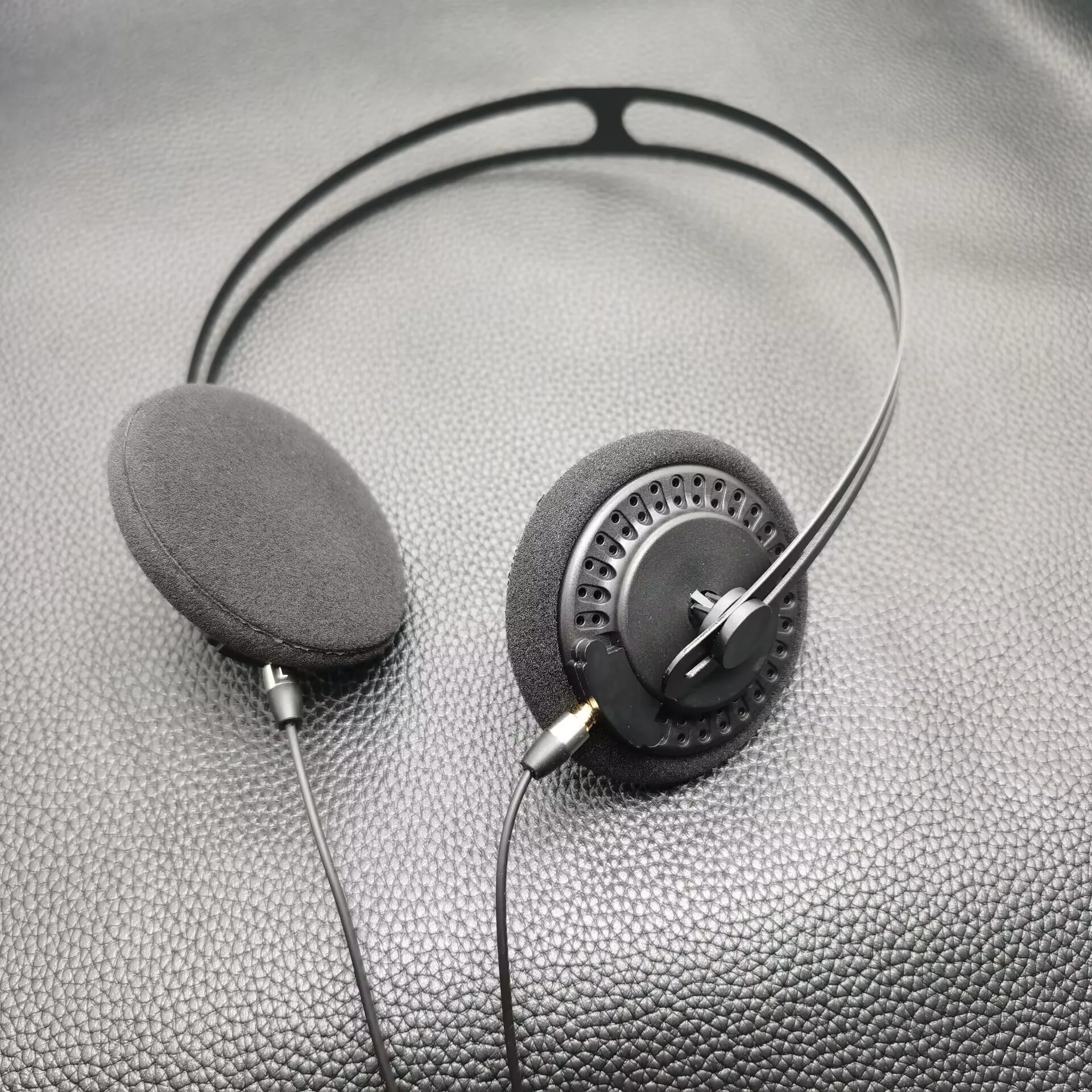 

Poyatu Retro Bass Headphone Stereo Open On-ear Lightweight Headset Earphones 50mm Unit Detachable MMCX Cable Metal Headband