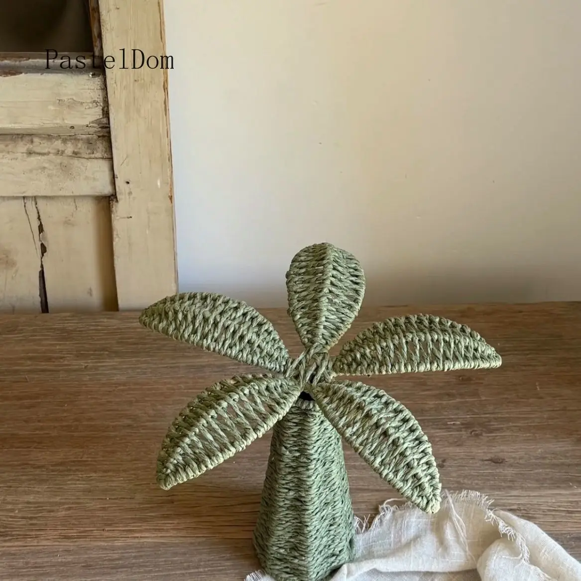 Hand‑Woven Straw Flower Creative Home Ornament, Coconut Tree Landscaping Photo Prop, Premium Ins‑Style Home Decoration