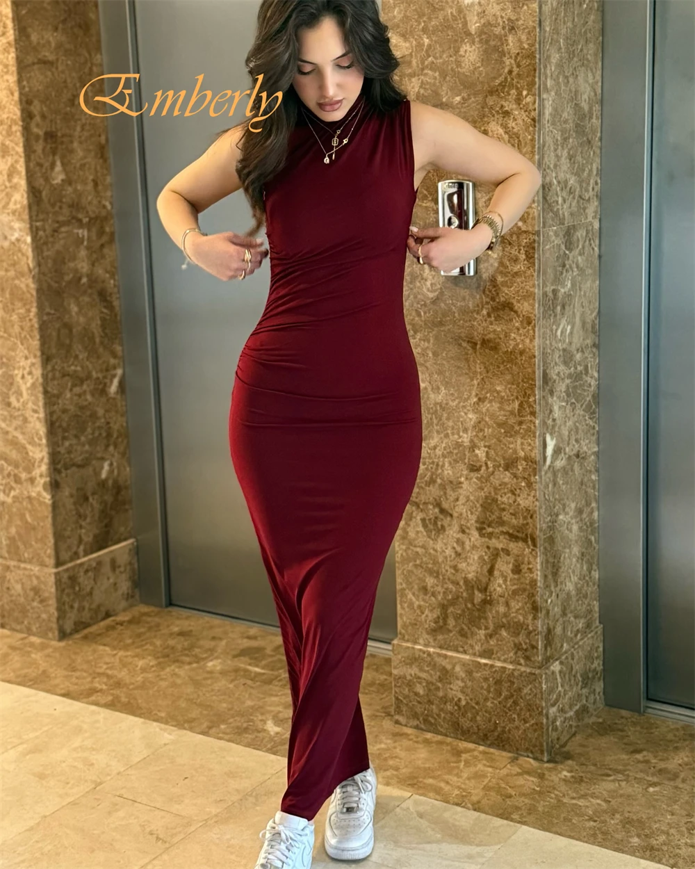 Maßgeschneidertes exquisites ärmelloses Abendkleid mit hohem Kragen, moderne burgunderrote Ballkleider, hochwertige Jersey-Partykleider für Damen