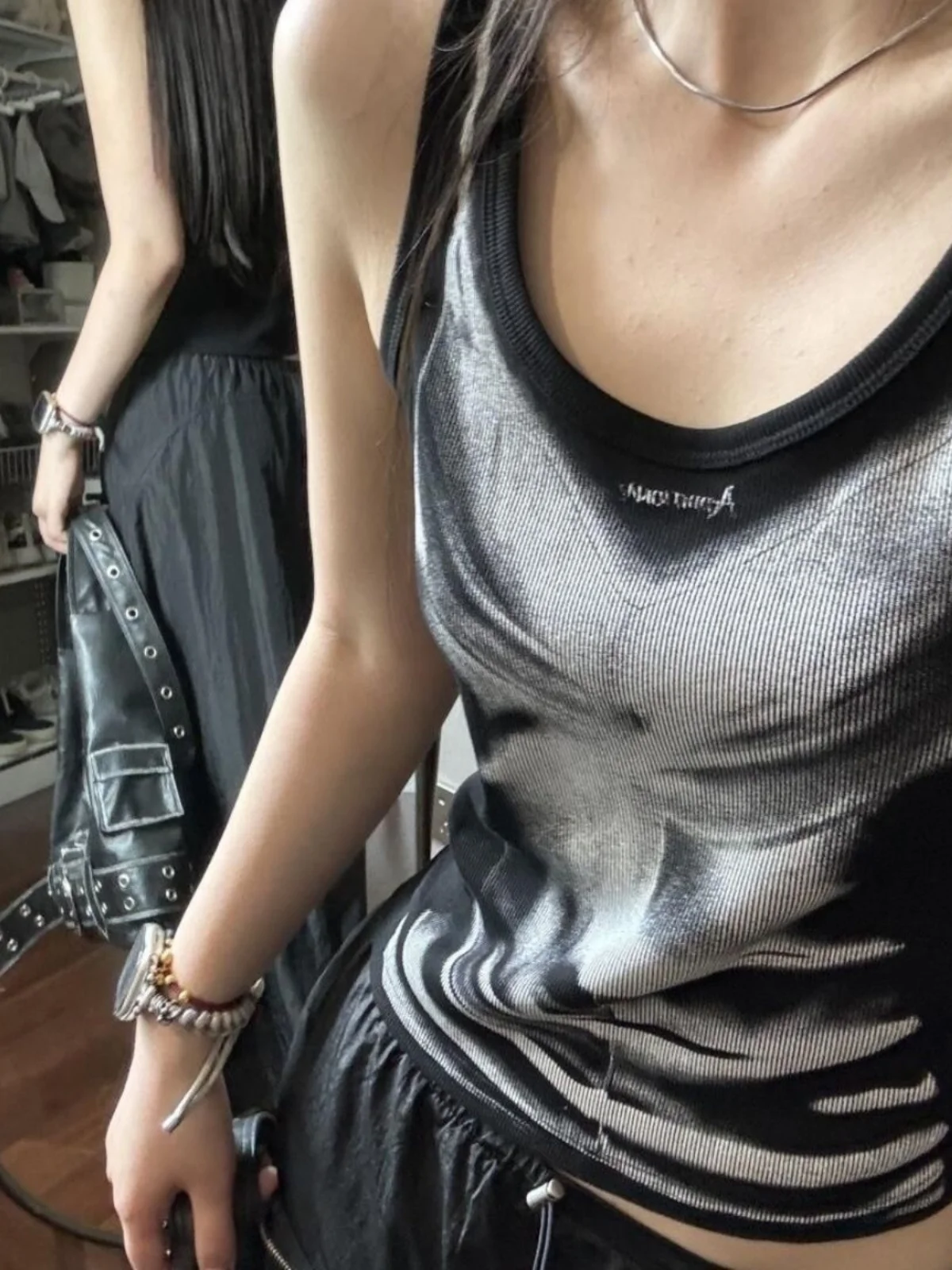 

Лето 2024, американский Sle, хит продаж, контур тела для девочек, индивидуальный базовый слой, жилет с ремешком, модный облегающий полиэстер для поездок на работу