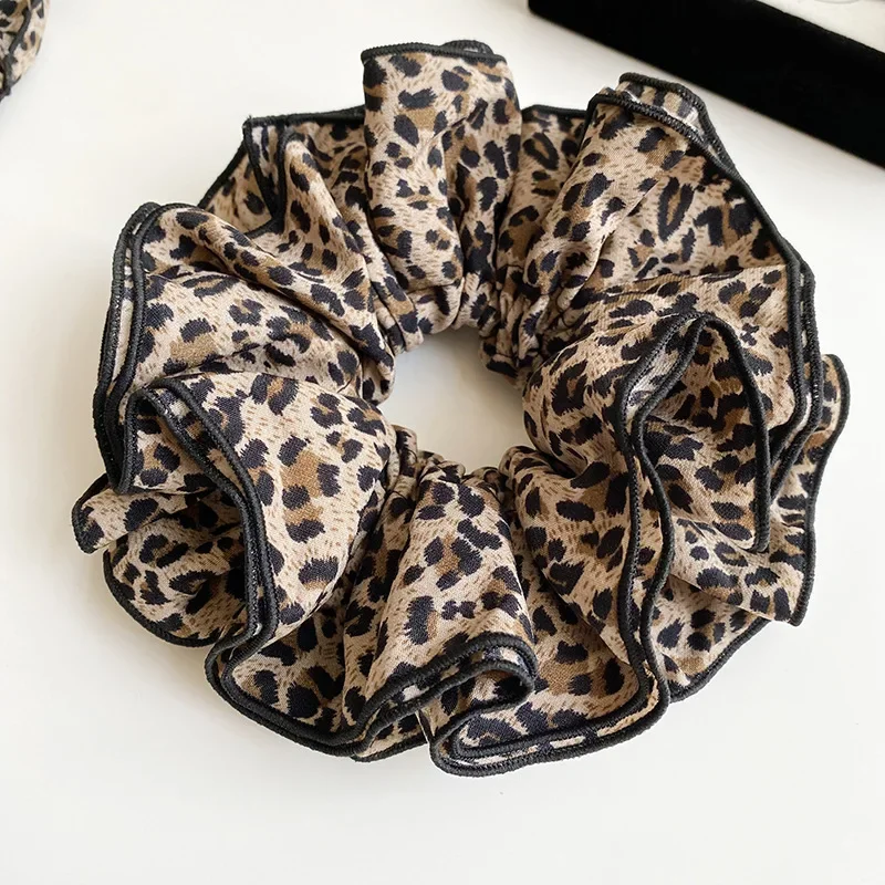 Retro Herbst Winter Leopard Print Scrunchies für Frauen Vier-schicht Große Größe High-end-Kopf Blume Brötchen Haar seil Mode Haar Krawatte – Detail 3