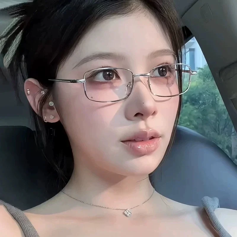 نظارات Y2K Harajuku بإطار مربع صغير للنساء نظارات معدنية كلاسيكية نظارات قراءة شفافة نظارات حجب الضوء الأزرق