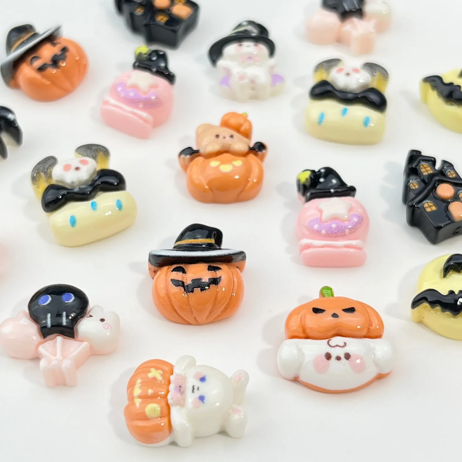 20 Stück Halloween-Cartoon-Nagel-Charms im dunklen Stil, 3D-Kürbis-, Geist- und Totenkopf-Harz-Accessoires für DIY-Nagelkunst-Dekoration – Detail 4