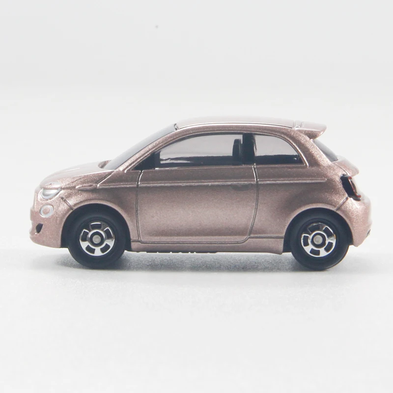 Takara Tomy Tomica 1/59 Mini pressofuso in lega modello di auto giocattoli FIAT 500e regali per adolescenti # 16