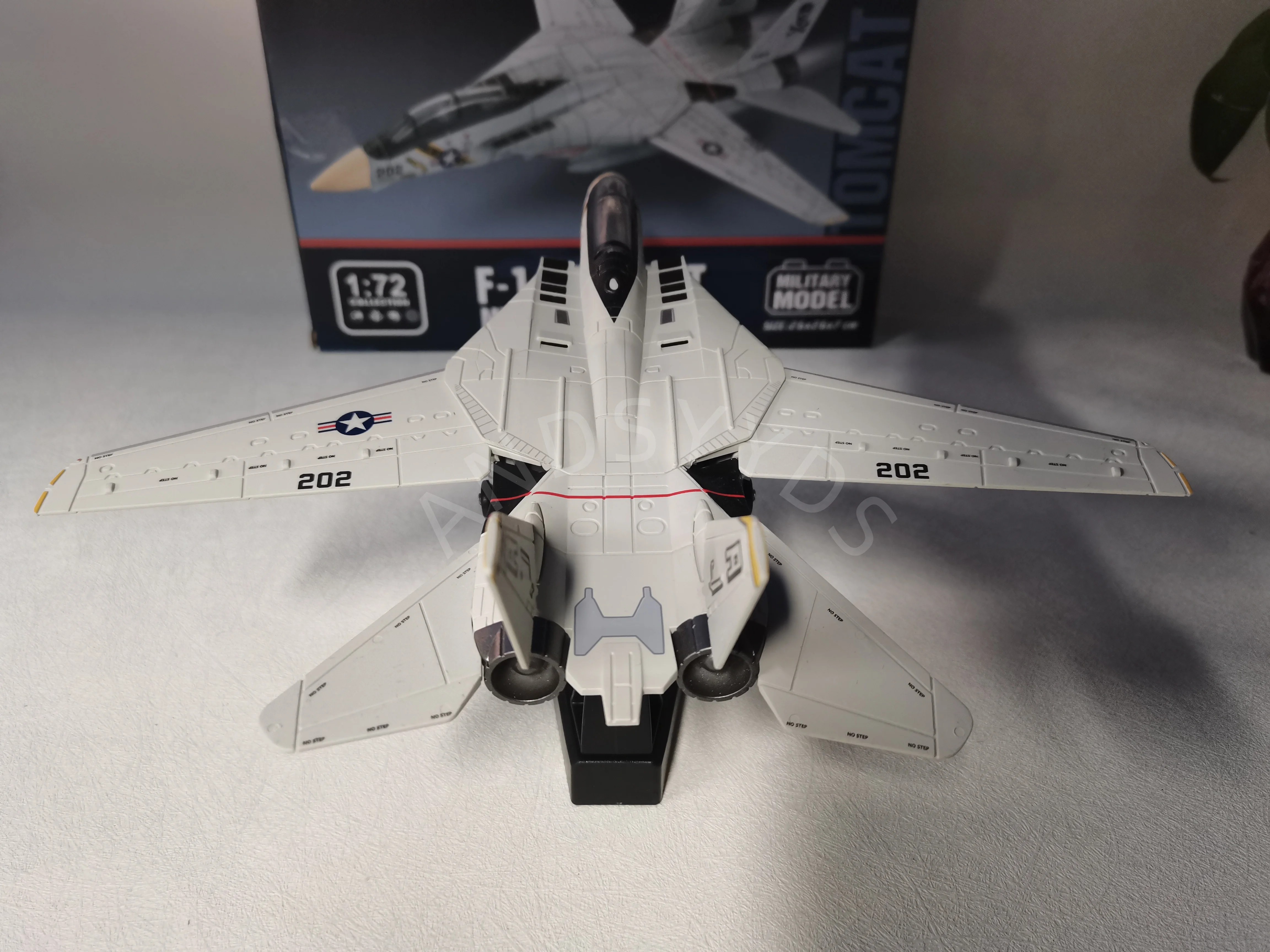 1 72 مقياس F14 Tomcat الباندا مقاتلة نموذج قبل الملونة الجمعية Abs البلاستيك لتقوم بها بنفسك الطائرات العسكرية تحصيل عرض لعبة هدية