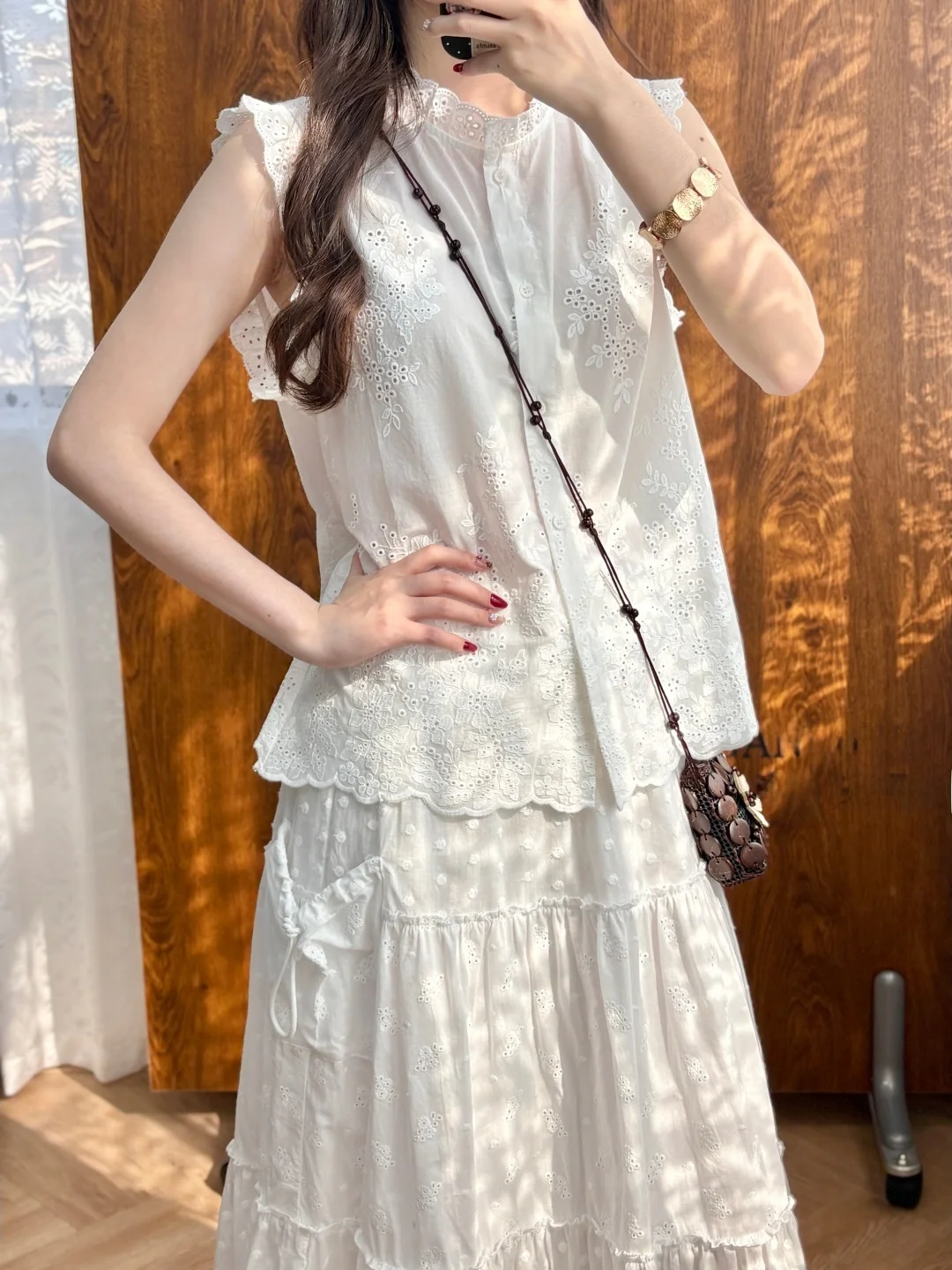 

Holiday 2026 White Lace Trim round Ne Svel Vest Anti-Aging Fairy Aosphere Embroidered Top French Sle Loose Fit Co...