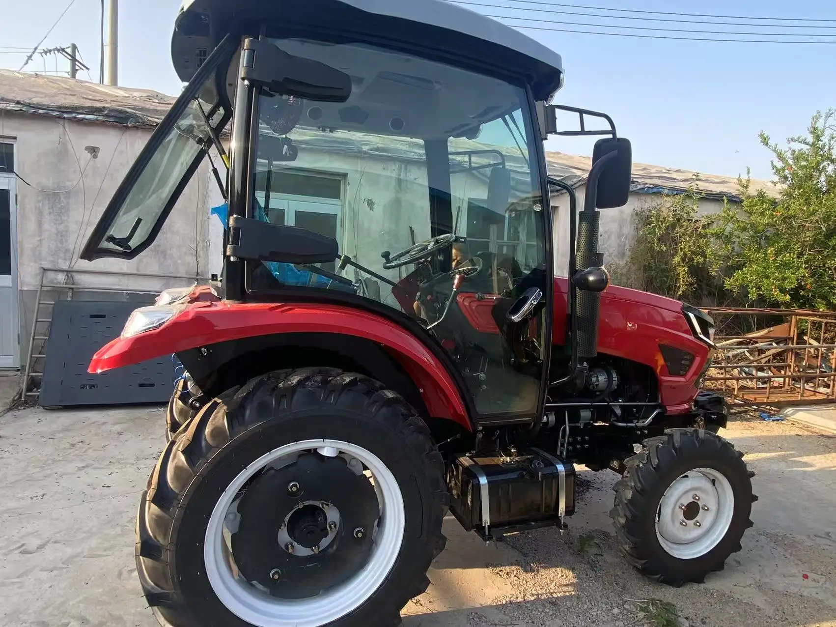 704 معدات زراعية جديدة بعجلات 50 حصان جرار زراعي صغير