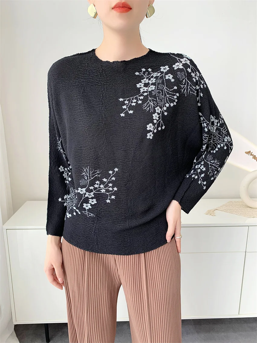 

Новая женская плиссированная футболка Miyake с принтом, весна-осень 2025, комфортная повседневная свободная футболка с круглым вырезом и длинным рукавом