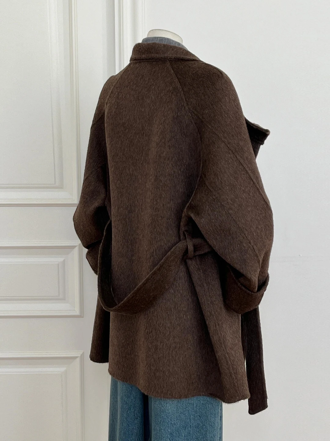 Cappotto di lana tinta unita stile francese Cintura a maniche lunghe Cappotto slim fit Elegante temperamento alla moda Autunno Inverno Nuovo 2025