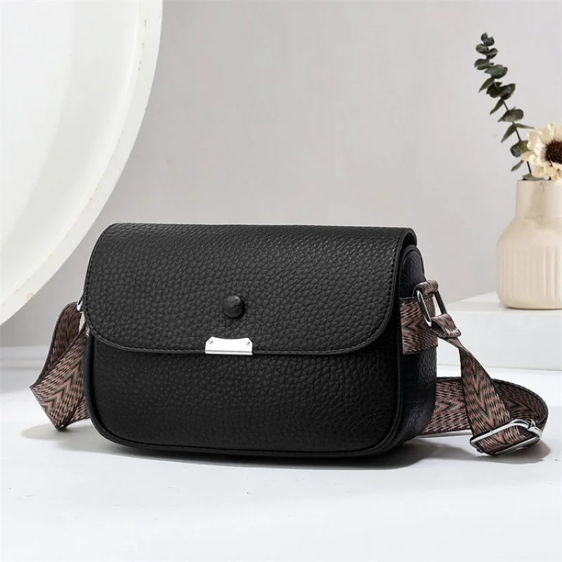 

Fashionable Faux Leather Crossbody Bag Women Stylish Metal Buckle Anti-Theft Pocket Lightweight Best-Selling Travel Bag​