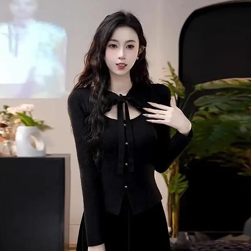 女性のクリスマス衣装ボウニットトップ新しい秋冬レッドセーターインナーウェアフェイクツーピースフィットトップ