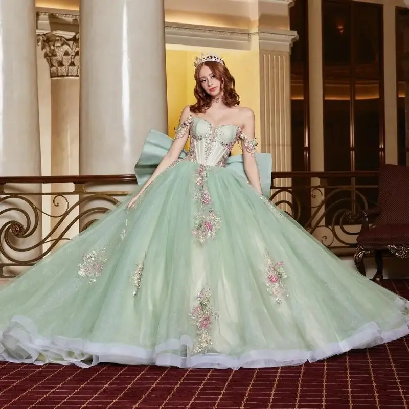 Verde menta lucido 2025 Abiti stile Quinceanera Applique in pizzo Fiocco di cristallo Tull Abito da ballo Abito da sposa Festa di compleanno Abiti 15 De Anos